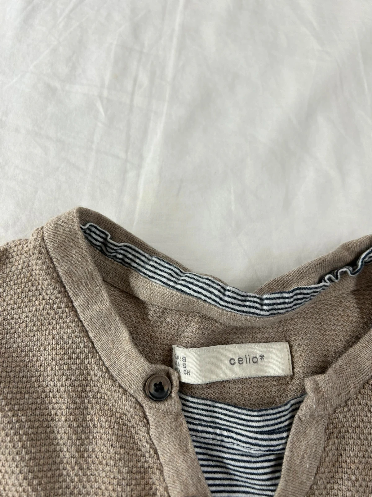 Sudadera con cuello en V beige celio – photo 5